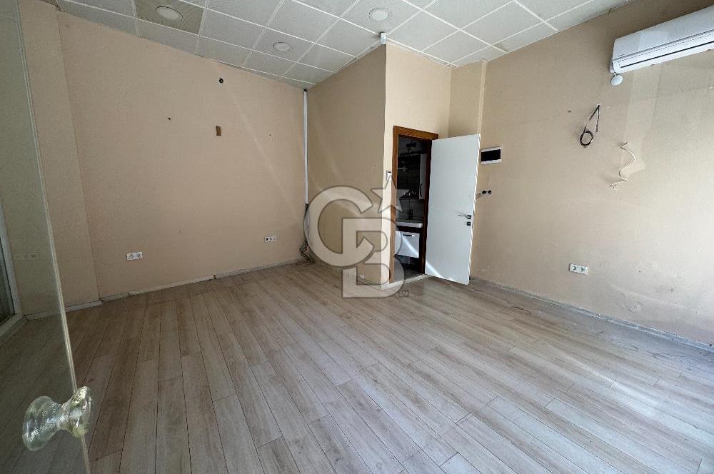 Karşıyaka Çarşı Yakını Satılık 25 m2 Boş Dükkan