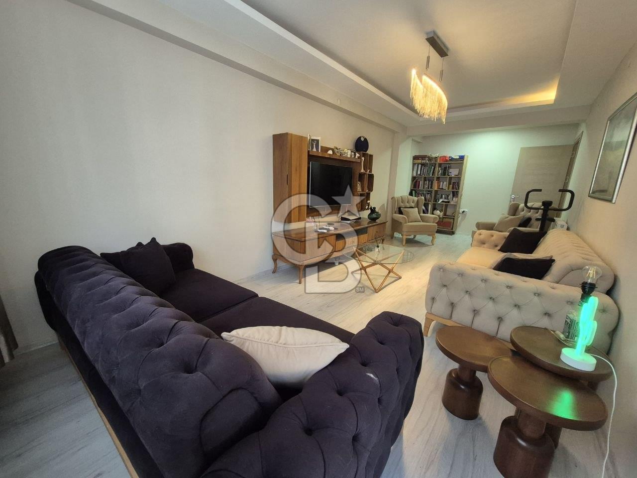 Karşıyaka Yeni Girne'de Kiralık 200 m2 Dubleks Daire