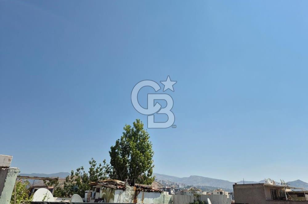 Karşıyaka Yeni Girne'de Kiralık 200 m2 Dubleks Daire