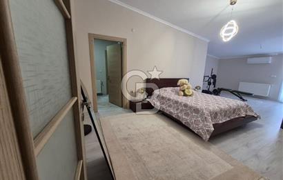 Karşıyaka Yeni Girne'de Kiralık 200 m2 Dubleks Daire