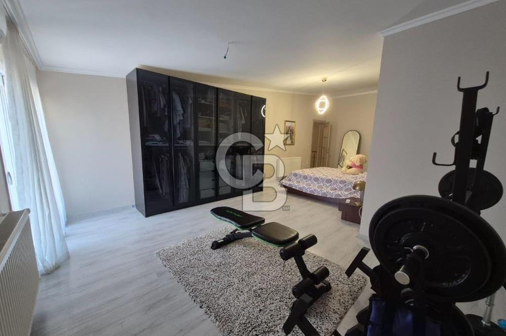 Karşıyaka Yeni Girne'de Kiralık 200 m2 Dubleks Daire