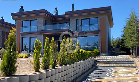 İNCEK - 2.200 M2 ARSA İÇİNDE 3 KATLI FULL YAPILI SIFIR MALİKANE