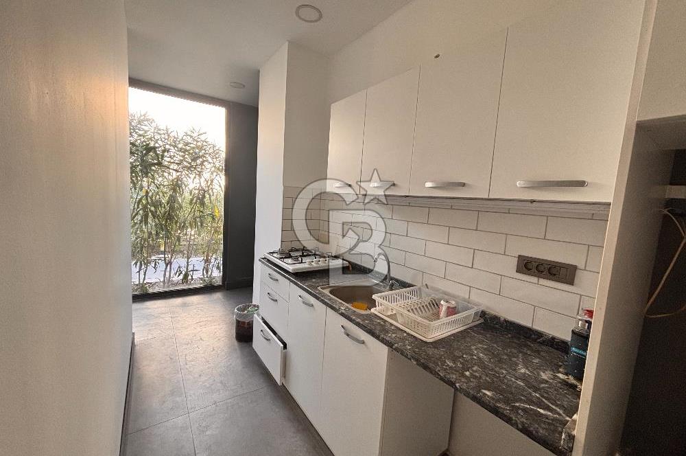 Urla'da Cadde Üstü Kiralık Ofis