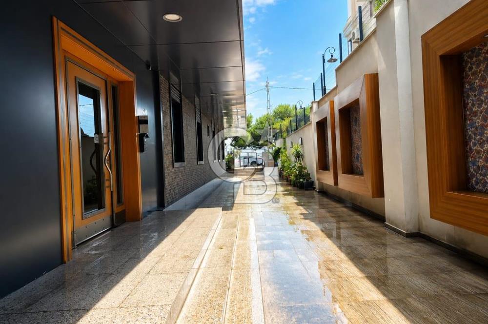 Süreyya Plajı'nda Deniz Manzaralı 4+1 Çatı Dubleksi