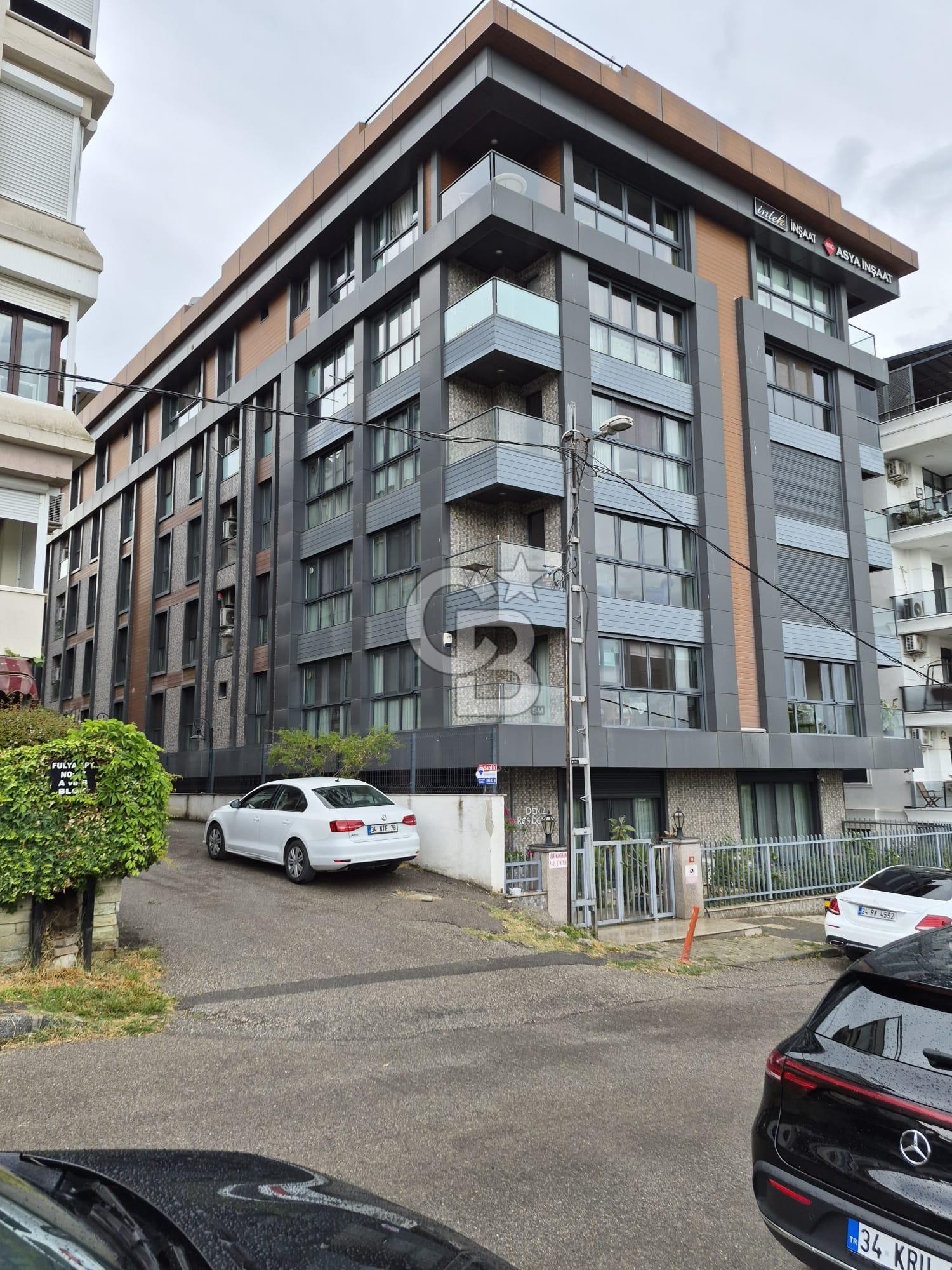 Süreyya Plajı'nda Deniz Manzaralı 4+1 Çatı Dubleksi