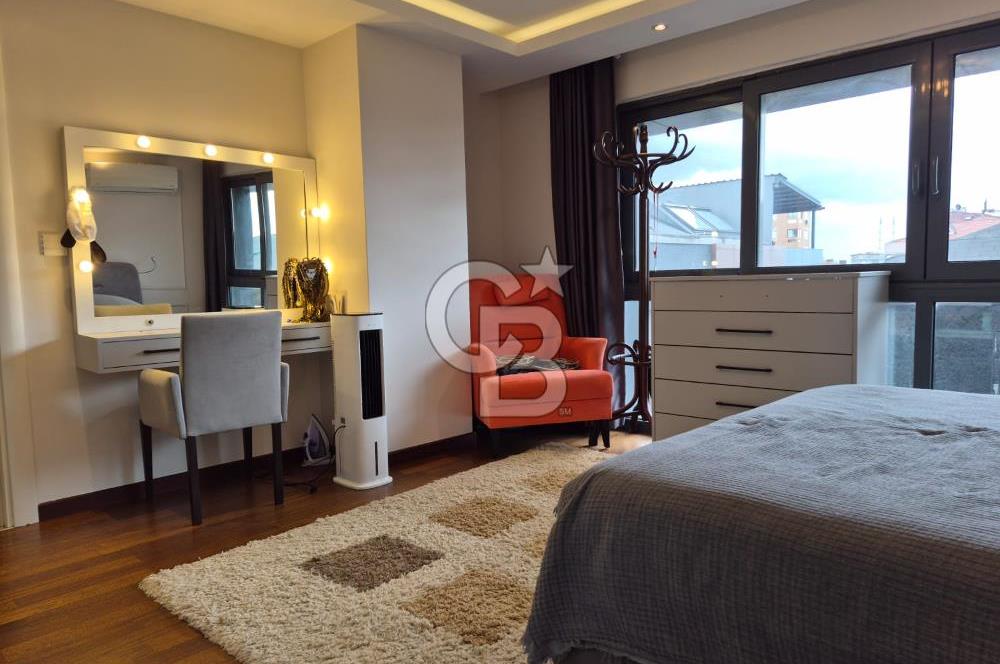Süreyya Plajı'nda Deniz Manzaralı 4+1 Çatı Dubleksi