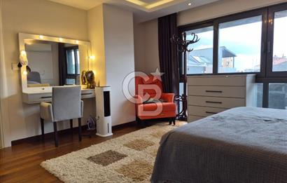 Süreyya Plajı'nda Deniz Manzaralı 4+1 Çatı Dubleksi