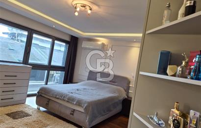 Süreyya Plajı'nda Deniz Manzaralı 4+1 Çatı Dubleksi