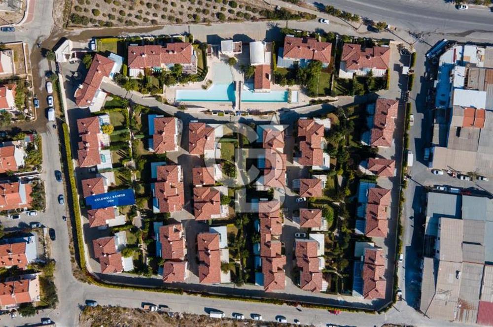 Mimarin Köyce Alaçatı Sitesinde Kiralık 3+1 Villa