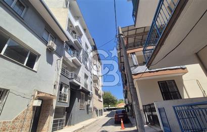 BUCA KURUÇEŞME DOĞUŞ CADDESİNDE EŞYALI BALKONLU ARAKAT SATILIK 2+1 DAİRE