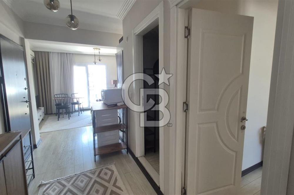 BUCA KURUÇEŞME DOĞUŞ CADDESİNDE EŞYALI BALKONLU ARAKAT SATILIK 2+1 DAİRE