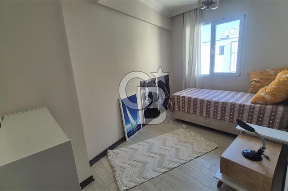 BUCA KURUÇEŞME DOĞUŞ CADDESİNDE EŞYALI BALKONLU ARAKAT SATILIK 2+1 DAİRE