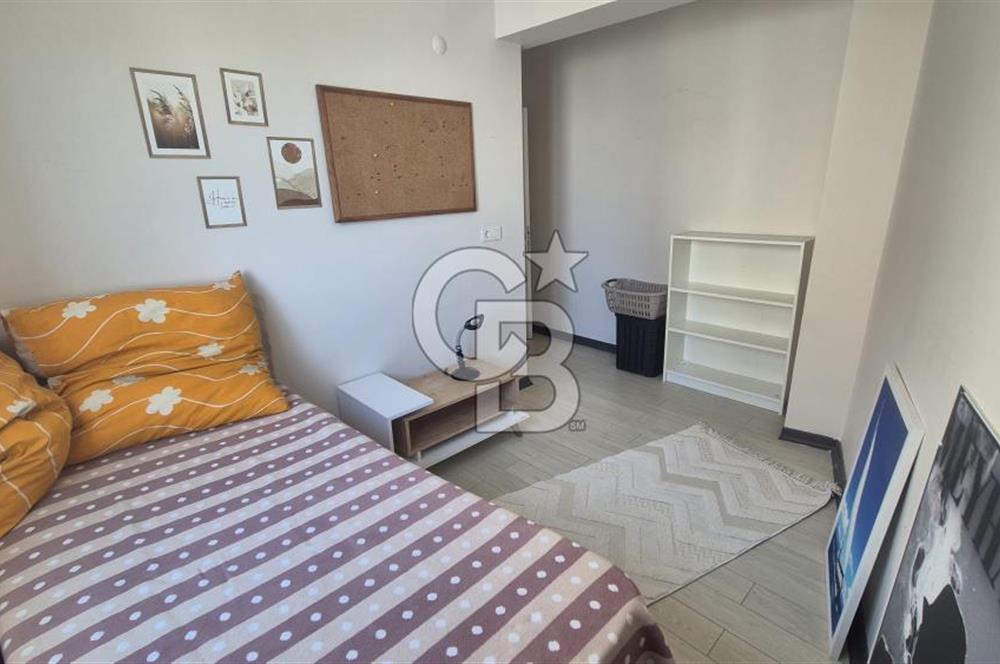 BUCA KURUÇEŞME DOĞUŞ CADDESİNDE EŞYALI BALKONLU ARAKAT SATILIK 2+1 DAİRE