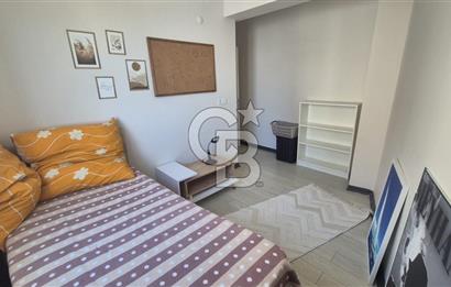 BUCA KURUÇEŞME DOĞUŞ CADDESİNDE EŞYALI BALKONLU ARAKAT SATILIK 2+1 DAİRE