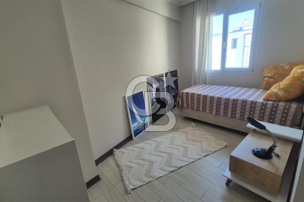BUCA KURUÇEŞME DOĞUŞ CADDESİNDE EŞYALI BALKONLU ARAKAT SATILIK 2+1 DAİRE