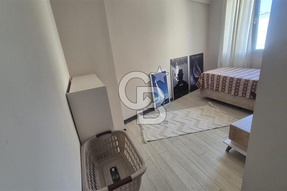 BUCA KURUÇEŞME DOĞUŞ CADDESİNDE EŞYALI BALKONLU ARAKAT SATILIK 2+1 DAİRE