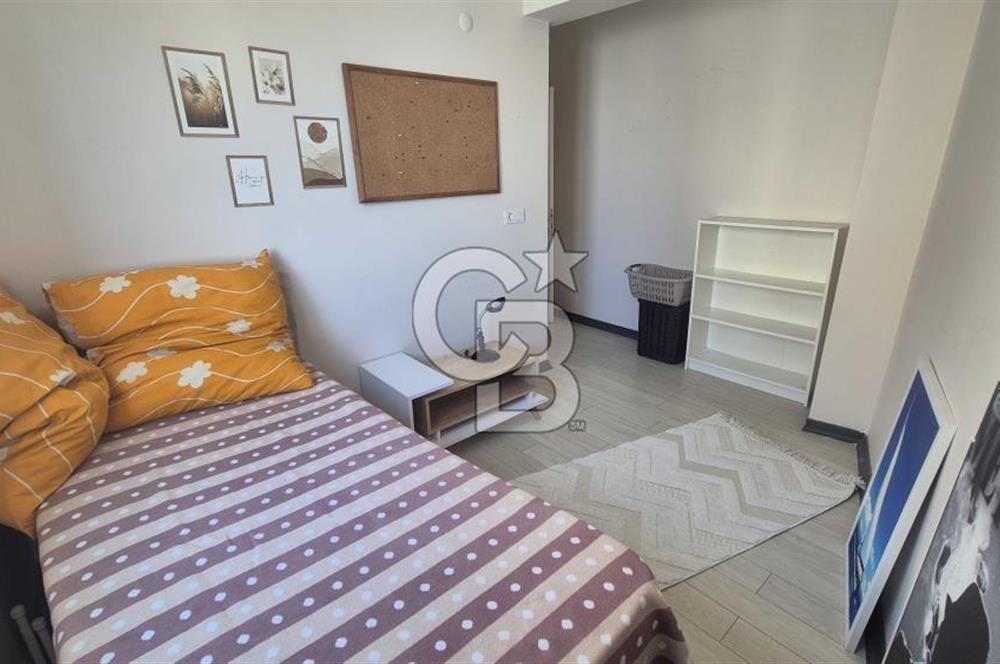 BUCA KURUÇEŞME DOĞUŞ CADDESİNDE EŞYALI BALKONLU ARAKAT SATILIK 2+1 DAİRE