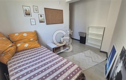 BUCA KURUÇEŞME DOĞUŞ CADDESİNDE EŞYALI BALKONLU ARAKAT SATILIK 2+1 DAİRE