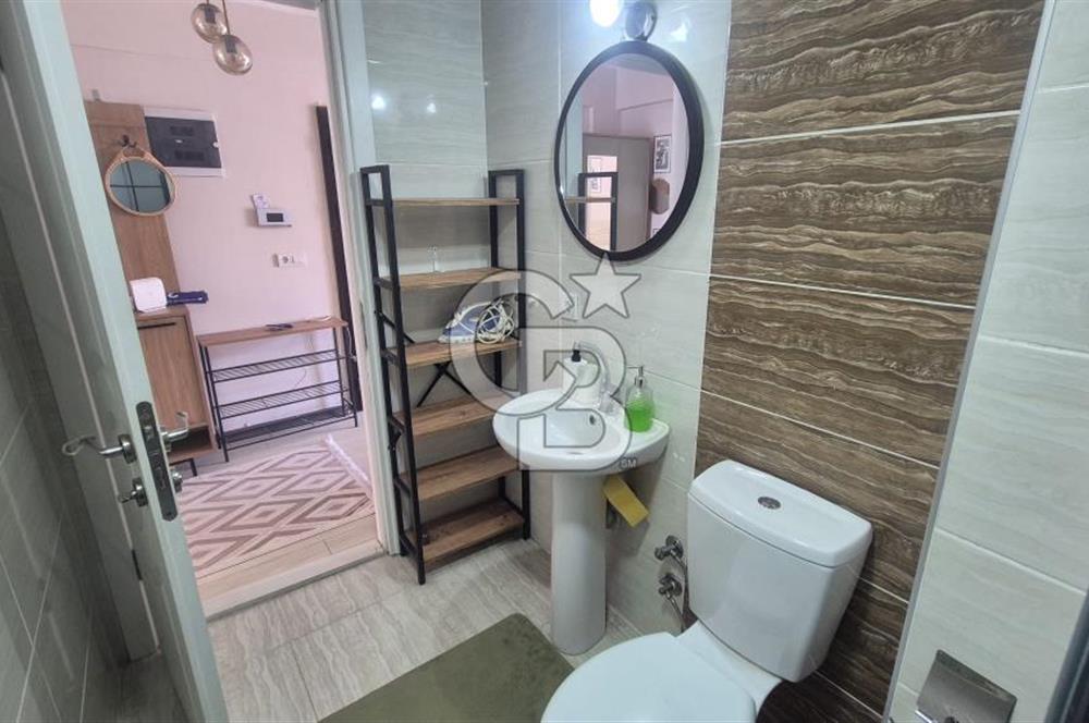 BUCA KURUÇEŞME DOĞUŞ CADDESİNDE EŞYALI BALKONLU ARAKAT SATILIK 2+1 DAİRE