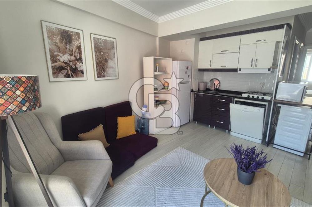 BUCA KURUÇEŞME DOĞUŞ CADDESİNDE EŞYALI BALKONLU ARAKAT SATILIK 2+1 DAİRE
