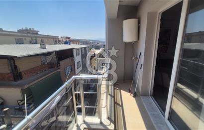 BUCA KURUÇEŞME DOĞUŞ CADDESİNDE EŞYALI BALKONLU ARAKAT SATILIK 2+1 DAİRE