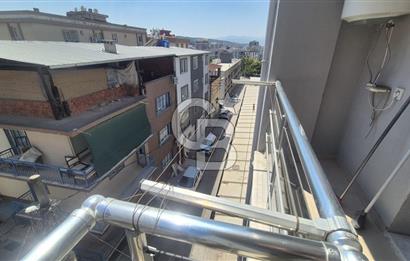 BUCA KURUÇEŞME DOĞUŞ CADDESİNDE EŞYALI BALKONLU ARAKAT SATILIK 2+1 DAİRE