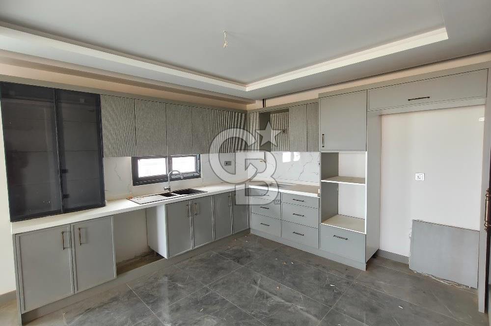 MODERN MİMARİLİ MANZARALI LÜKS SOSYAL DONATILI KİRALIK 5+1