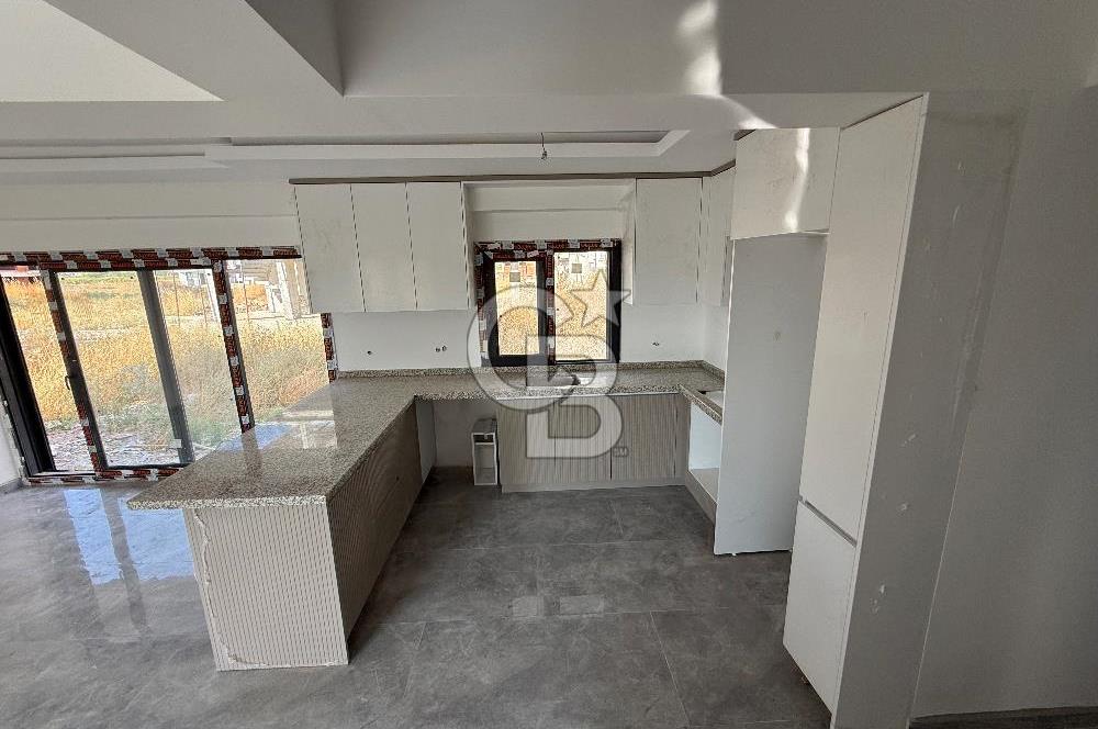 DİKİLİ SALİHLERALTI 5+1 TRİPLEKS SATILIK SIFIR VİLLA