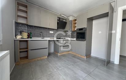 Bostanlı Merkezde Komple Yenilenmiş Giyinme Odalı Ferah 3+1  
