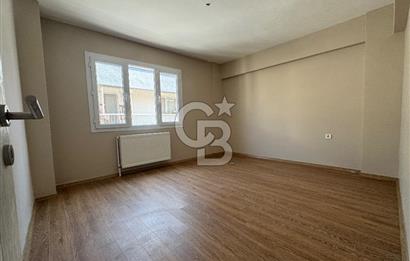 Bostanlı Merkezde Komple Yenilenmiş Giyinme Odalı Ferah 3+1  