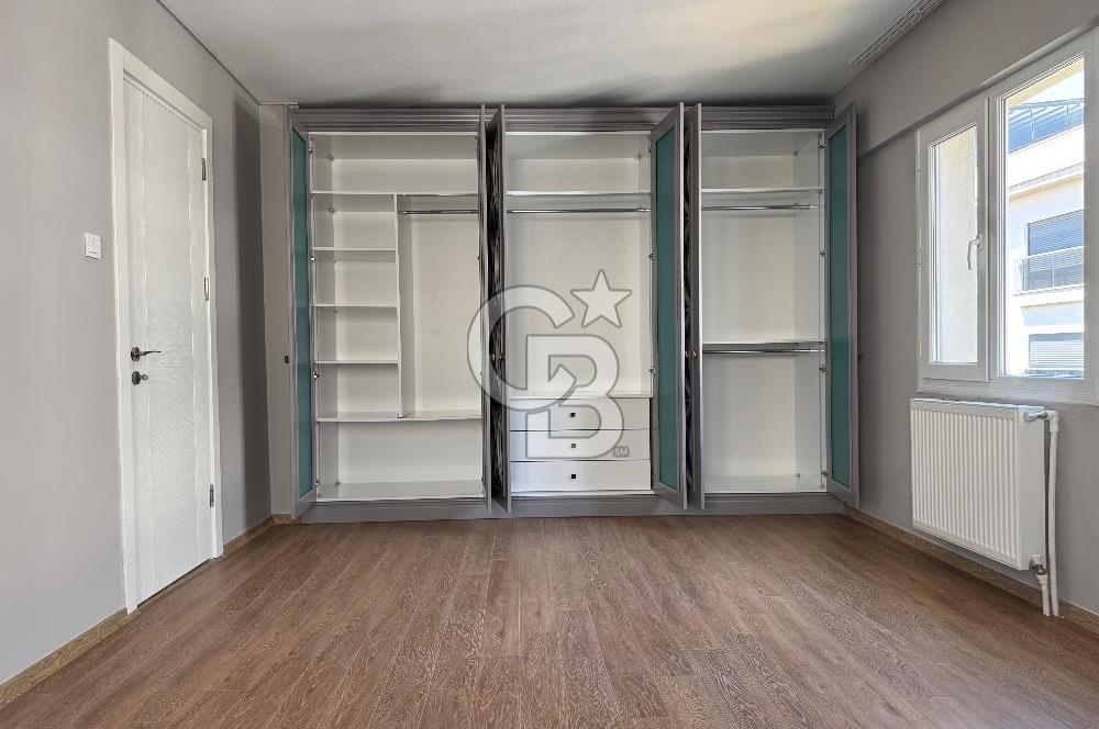 Bostanlı Merkezde Komple Yenilenmiş Giyinme Odalı Ferah 3+1  