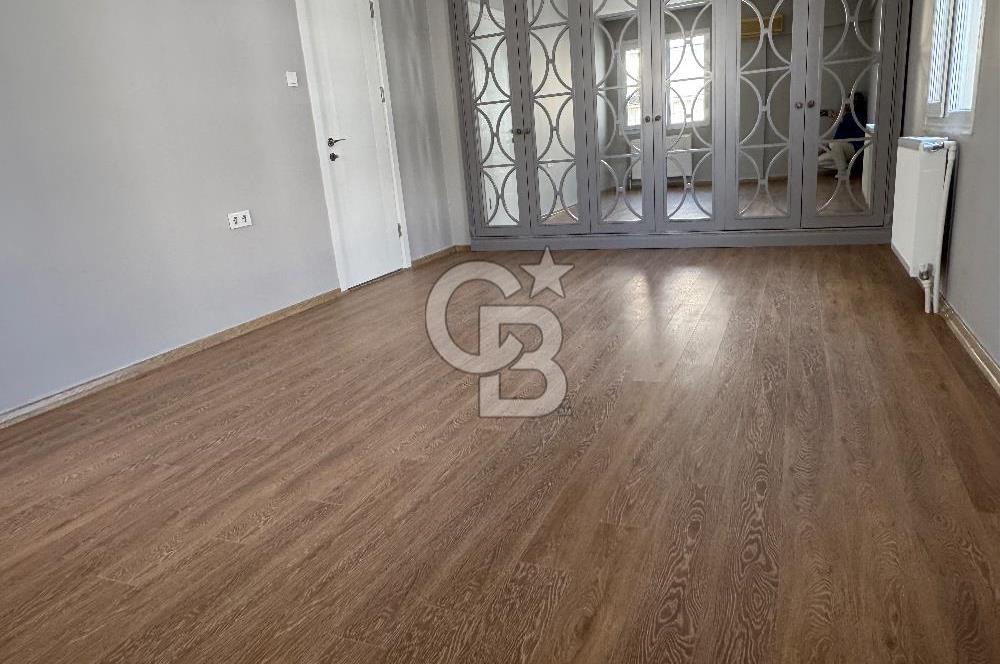 Bostanlı Merkezde Komple Yenilenmiş Giyinme Odalı Ferah 3+1  