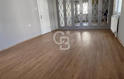 Bostanlı Merkezde Komple Yenilenmiş Giyinme Odalı Ferah 3+1  