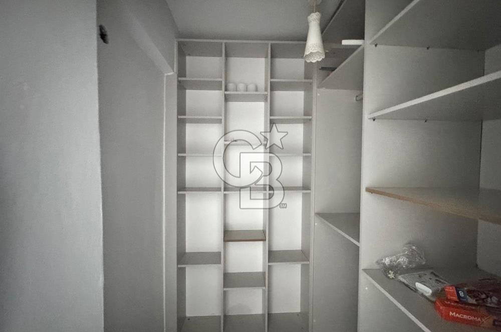 Bostanlı Merkezde Komple Yenilenmiş Giyinme Odalı Ferah 3+1  
