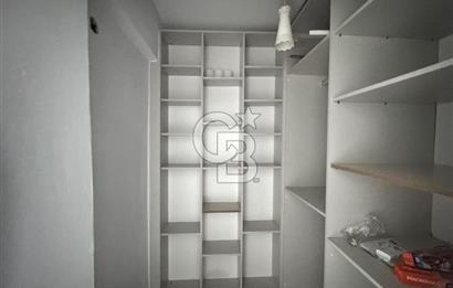 Bostanlı Merkezde Komple Yenilenmiş Giyinme Odalı Ferah 3+1  