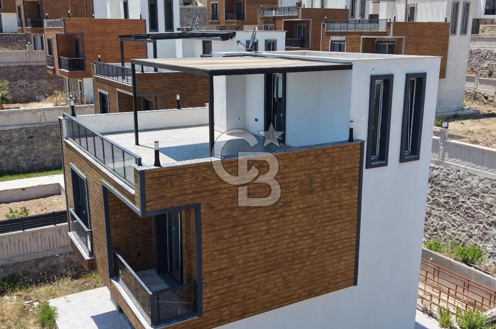 Dikili Çandarlı da Satılık Müstakil Havuzlu Villa