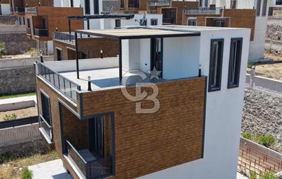 Dikili Çandarlı da Satılık Müstakil Havuzlu Villa