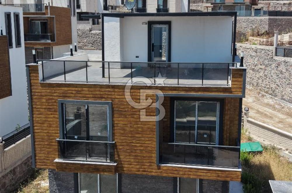 Dikili Çandarlı da Satılık Müstakil Havuzlu Villa