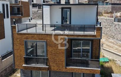 Dikili Çandarlı da Satılık Müstakil Havuzlu Villa