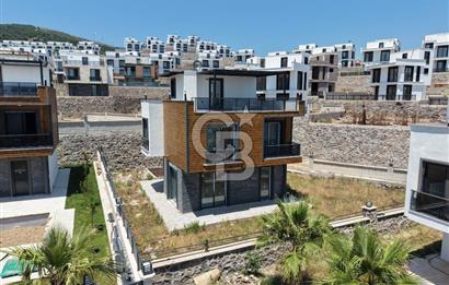 Dikili Çandarlı da Satılık Müstakil Havuzlu Villa