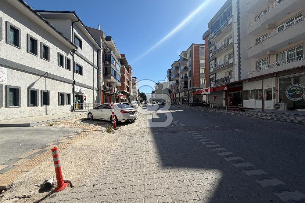 ÇANAKKALE EZiNE ADNAN MENDERES CAD. ÜZERİ SATILIK 2+1 DAİRE