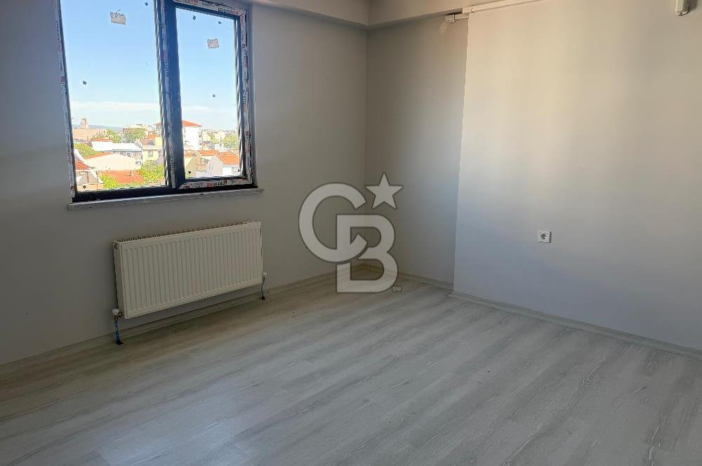 ÇANAKKALE EZiNE ADNAN MENDERES CAD. ÜZERİ SATILIK 2+1 DAİRE