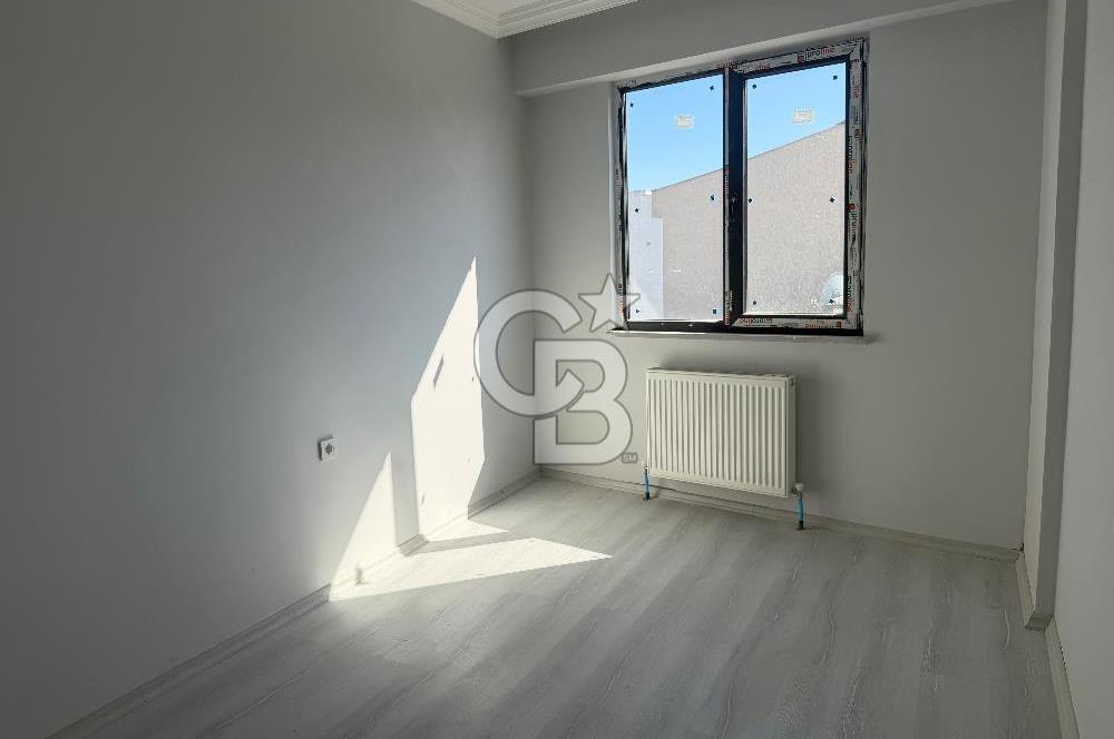ÇANAKKALE EZiNE ADNAN MENDERES CAD. ÜZERİ SATILIK 2+1 DAİRE