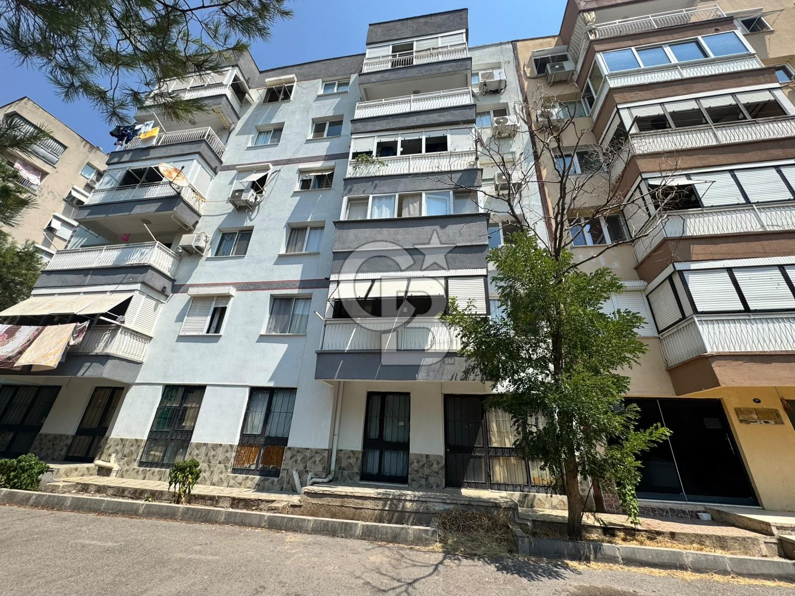 Çiğli  Tadilatlı Satılık 3+1 Daire