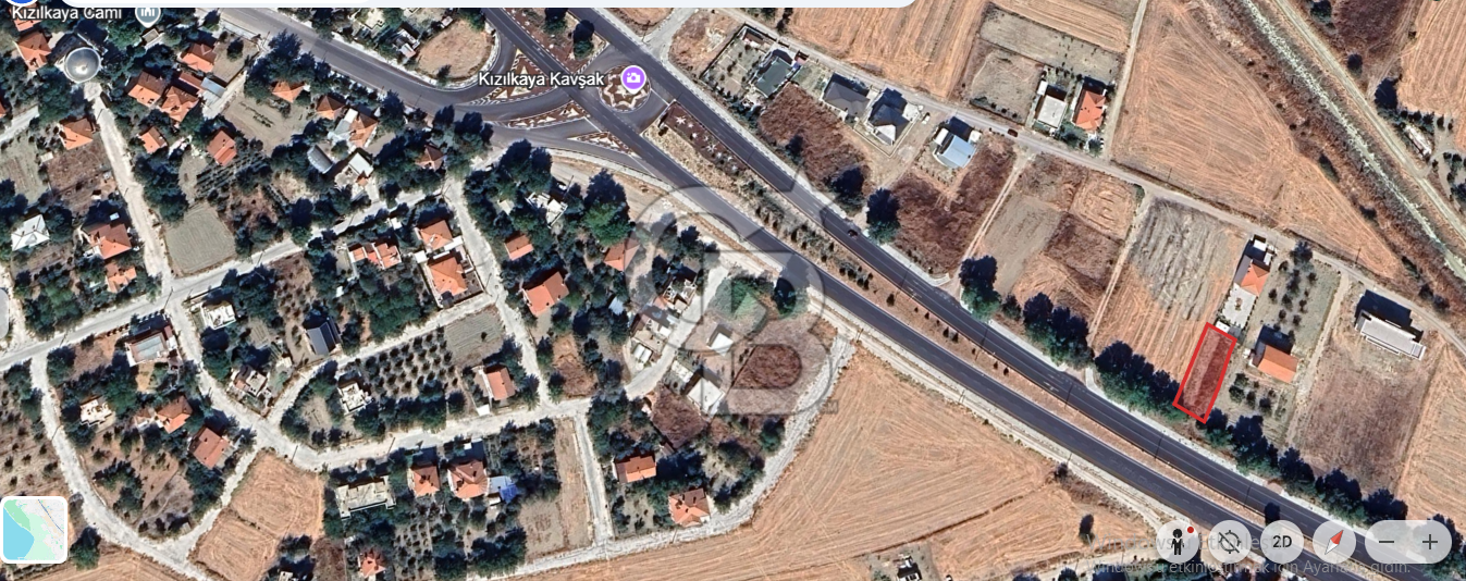 BUCAK KIZILKAYADA SATILIK CADDE ÜZERİ ARSA