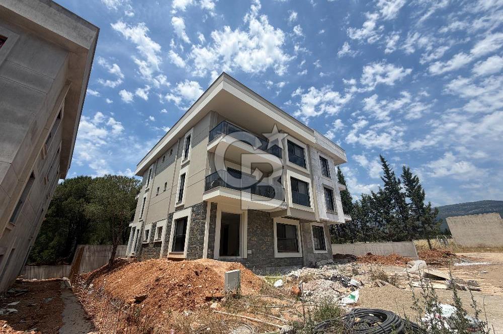 Kemalpaşa Sütçüler'de Site İçi, Geniş Bahçeli Sıfır Lüks Villa