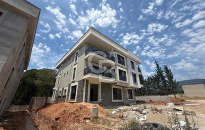 Kemalpaşa Sütçüler'de Site İçi, Geniş Bahçeli Sıfır Lüks Villa