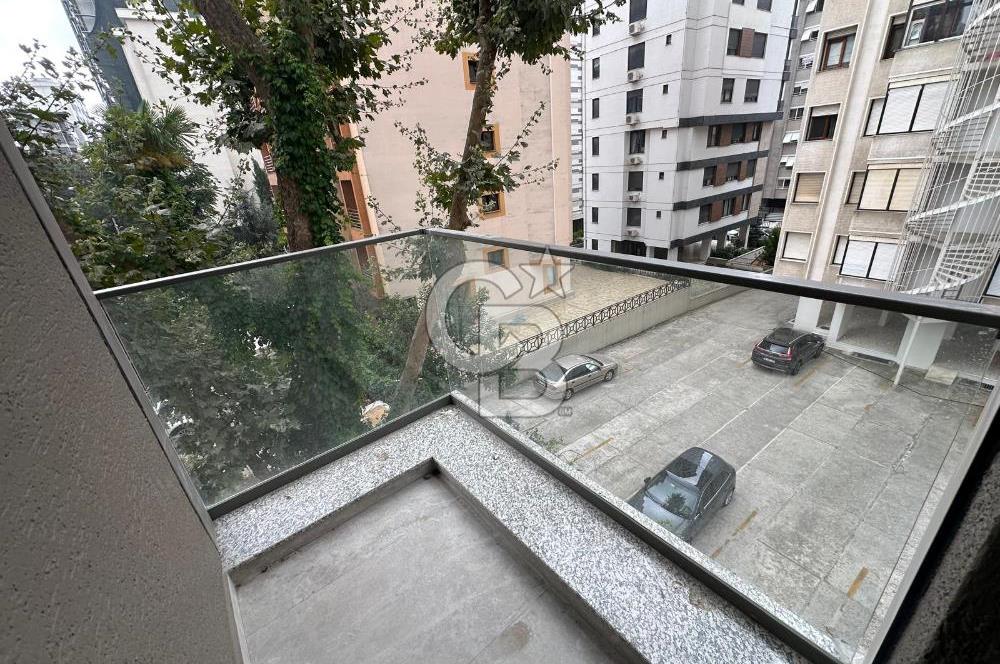 FENERBAHÇEDE 3+1 ÖNÜ AÇIK SAHİLE VE BAĞDAT CADDESİNE YAKIN DAİRE