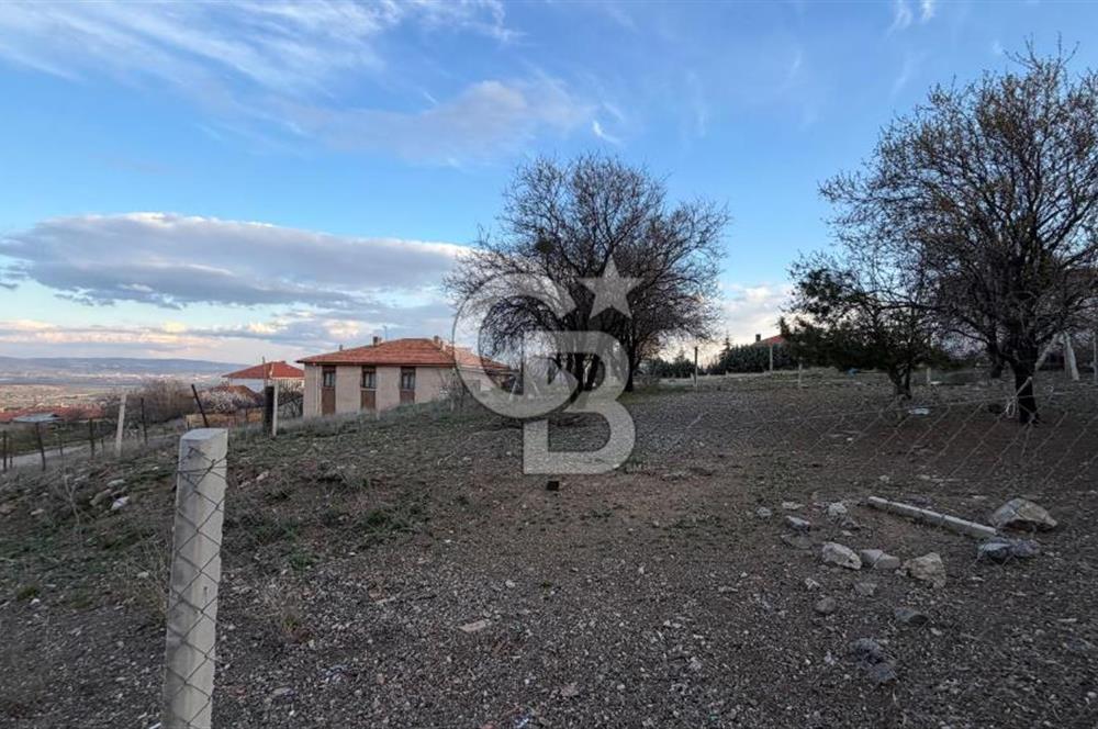İNCEK HACILAR DA GÖL MANZARALI 500 m² SATILIK KÖŞE PARSEL E:0,50