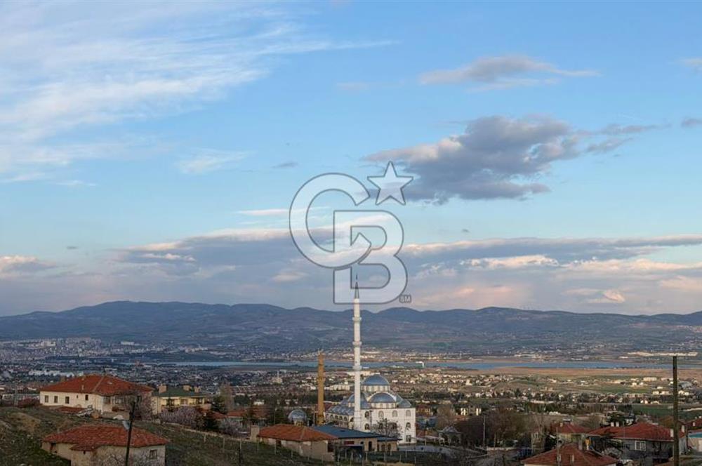 İNCEK HACILAR DA GÖL MANZARALI 500 m² SATILIK KÖŞE PARSEL E:0,50